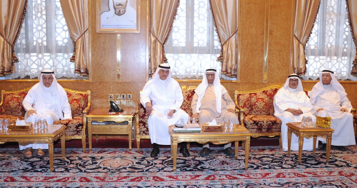 عبدالعزيز الغنام وإخوانه يستقبلون المهنئين بالعيد