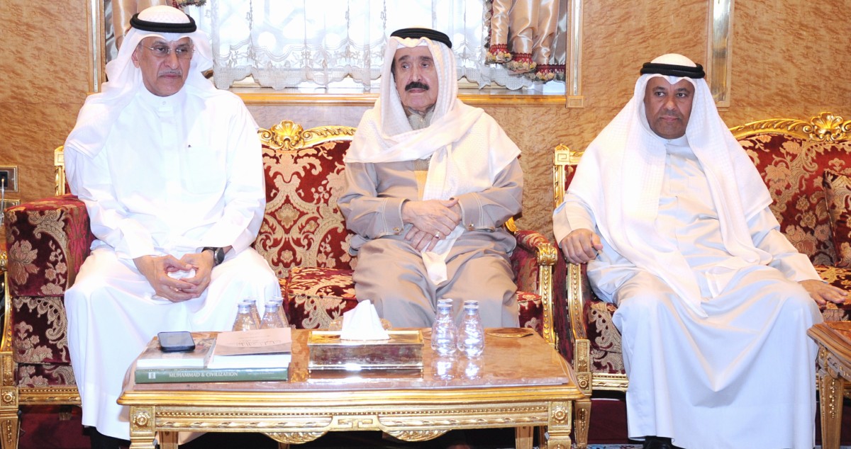 عبدالعزيز الغنام وإخوانه يستقبلون المهنئين بالعيد