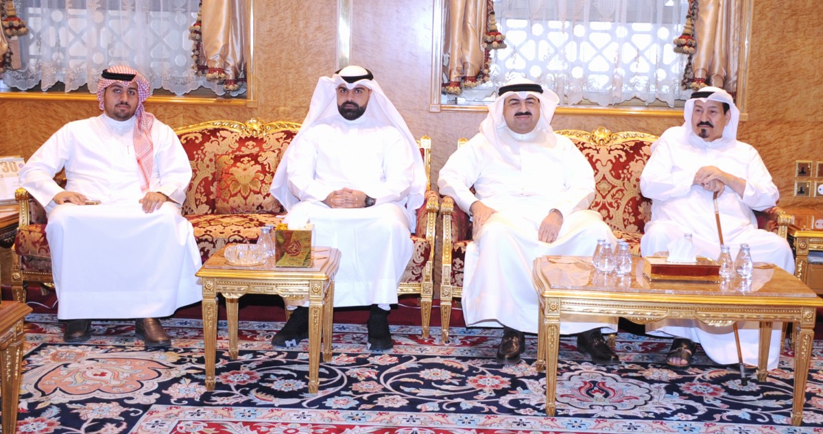 عبدالعزيز الغنام وإخوانه يستقبلون المهنئين بالعيد