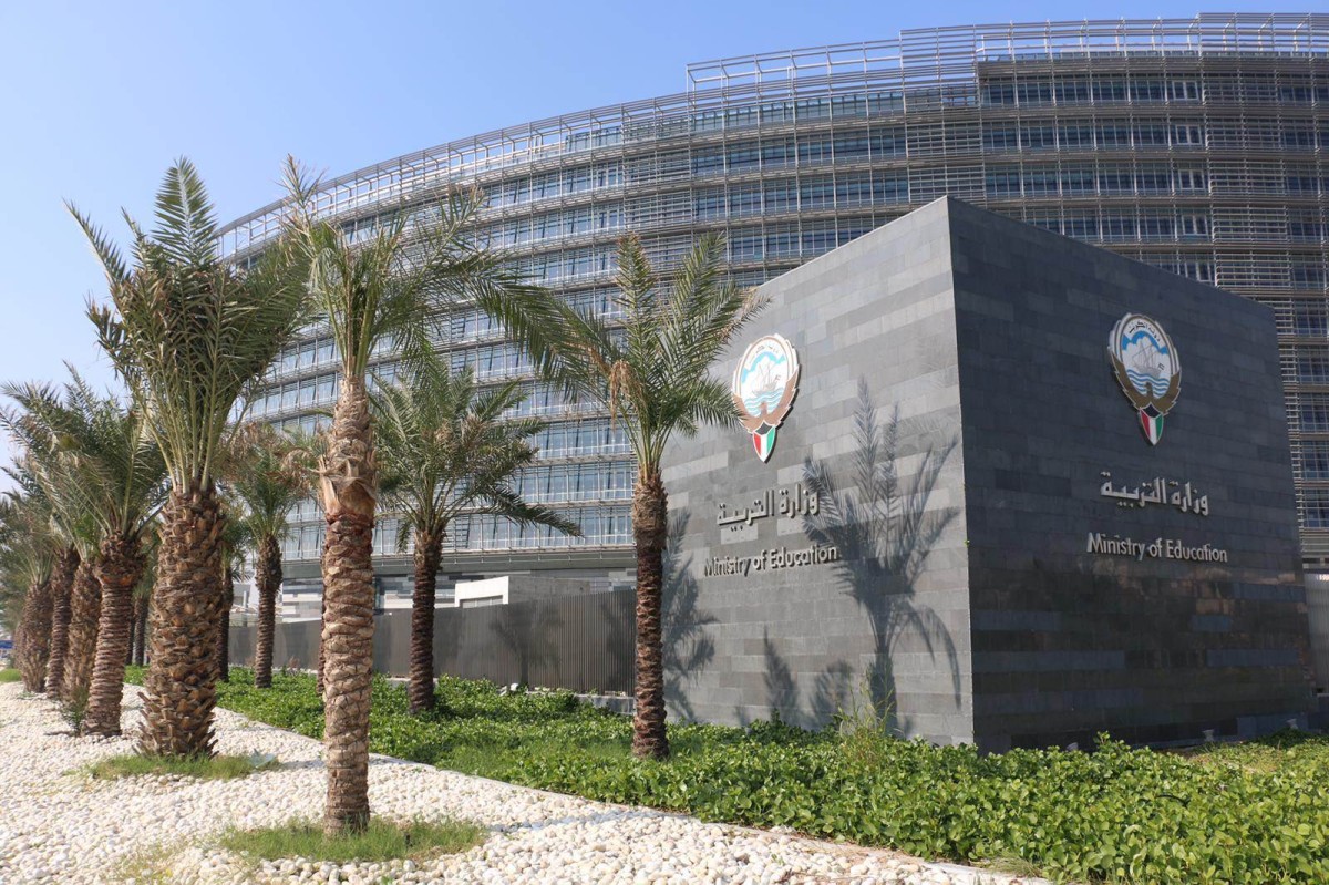 'التربية' تسحب قرار إنهاء خدمة مراقبة بـ'التوريدات'