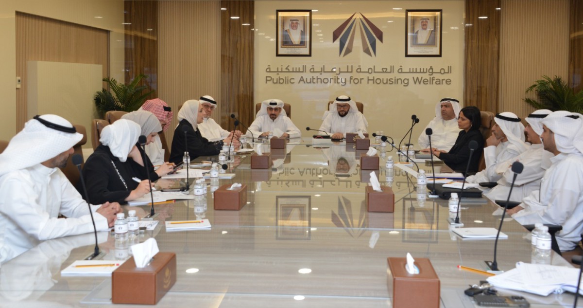 المشاري يدعو إلى تكثيف الجهود لتسريع وتيرة تنفيذ الأعمال في المشروعات السكنية