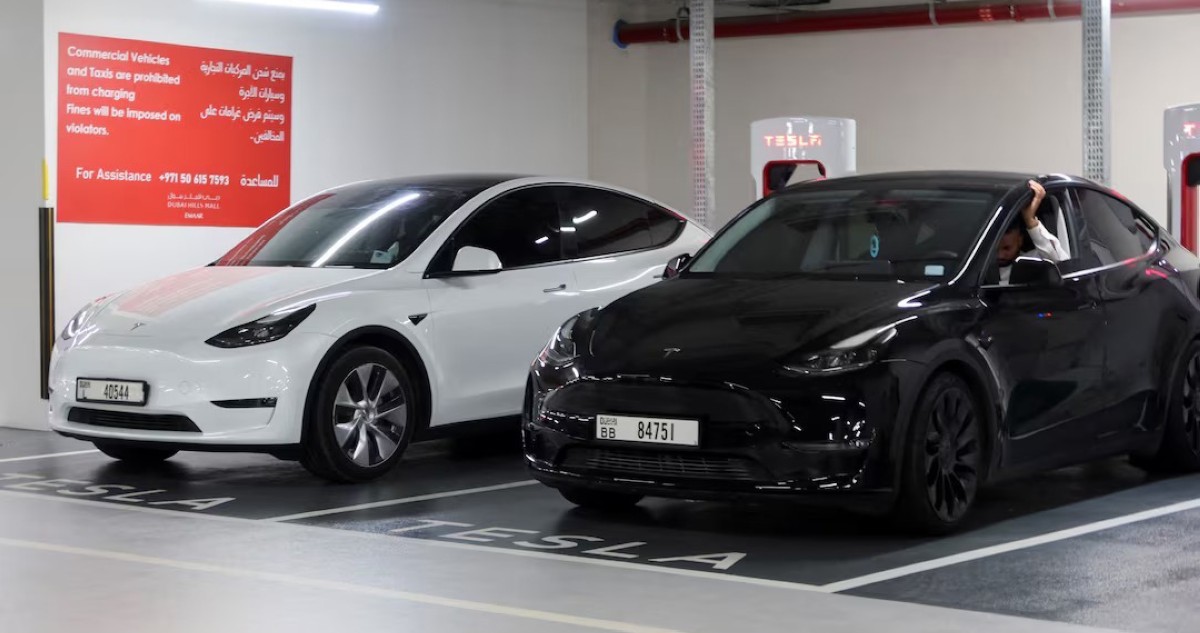 'تسلا' تدشّن أعمالها في السعودية... سيارات 'سايبرترك' وسط الصحراء