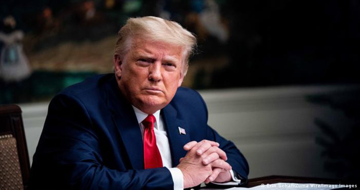 ترامب يتهم إيران بالمماطلة ويهدد بشن هجوم على منشآتها النووية