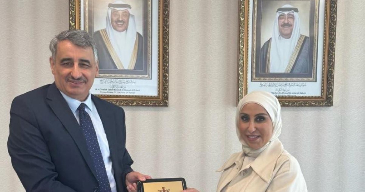 الملحم تبحث مع رئيس جامعة الجراحين الملكية 'فرع البحرين'  أوضاع الطلبة الكويتيين الدارسين فيها