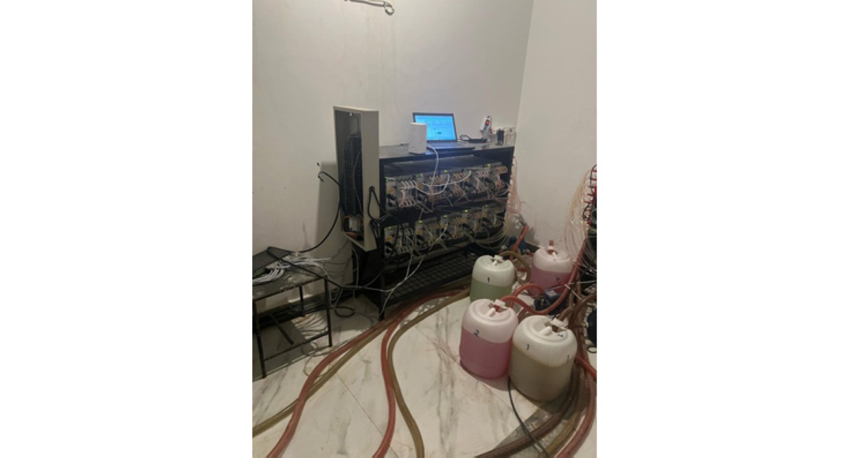 وزارة الداخلية تشن حملة مشتركة على المنازل التي تستخدم في تعدين العملات المشفرة