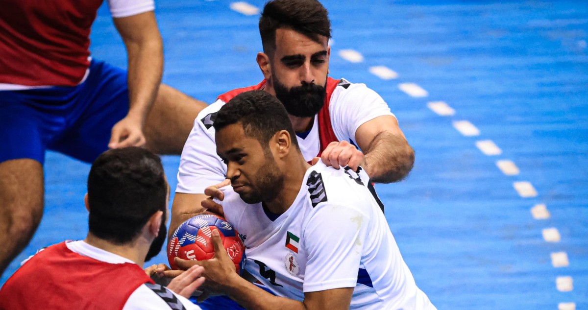 'أزرق اليد' بالمجموعة الثالثة في 'العرب'