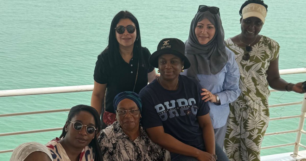 'المرأة الدولية' تستطلع من البحر معالم الكويت الأجمل