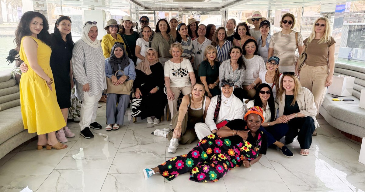 'المرأة الدولية' تستطلع من البحر معالم الكويت الأجمل