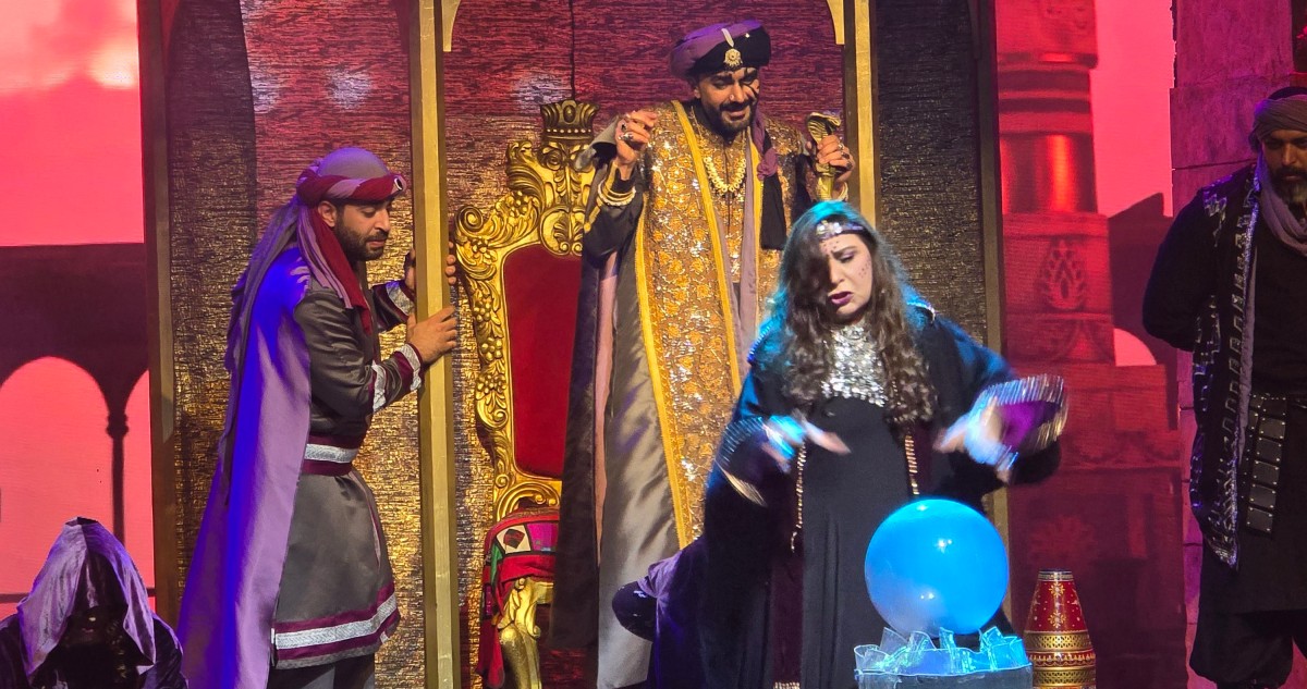 'زرقون والمصباح السحري' حالة خاصة من الإبداع أعادت للمسرح هيبته