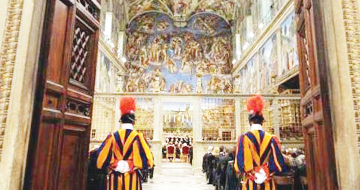 كرادلة العالم يجتمعون في أجواء من الصمت والصلاة لانتخاب البابا الجديد