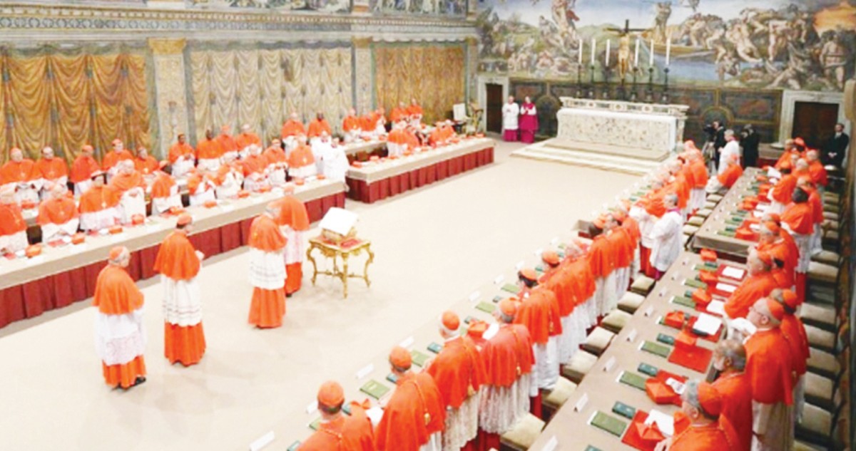 كرادلة العالم يجتمعون في أجواء من الصمت والصلاة لانتخاب البابا الجديد