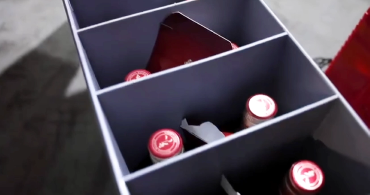 إحباط تهريب 3591 زجاجة خمر في حاوية كيبلات