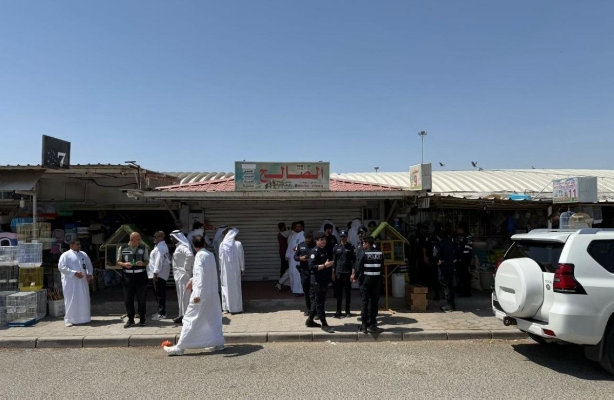 &rlm;'الزراعة' تُغلق محلات بيع أعلاف مخالفةً في سوق الطيور