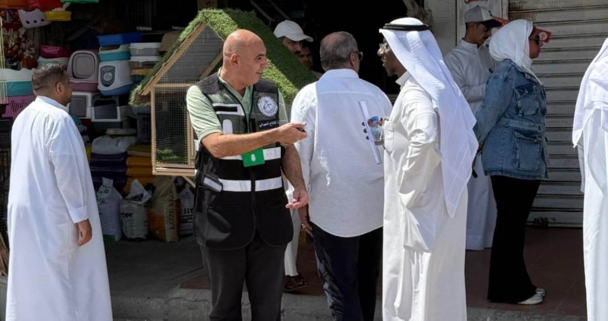 &rlm;'الزراعة' تُغلق محلات بيع أعلاف مخالفةً في سوق الطيور