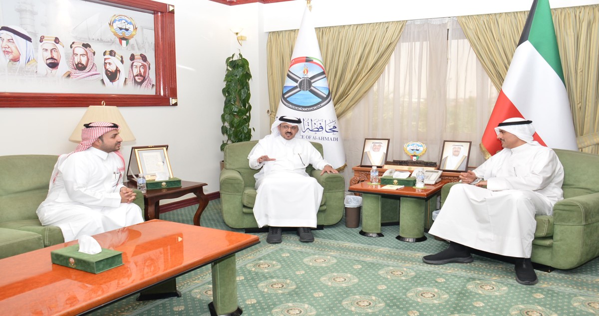 محافظ الأحمدي يستقبل وفد 'رجال ألمع' السعودية