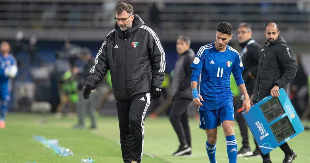 'الأزرق' باشر تدريباته... وفلسطين يصل اليوم