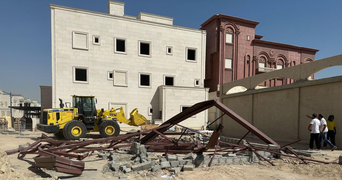 الشلفان تقترح تعديلاً على لائحة البناء لمواجهة وقوف المركبات الخاطئ على الأرصفة والشوارع