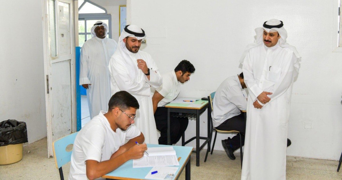 محافظ مبارك الكبير يشيد بجهود الإدارات المدرسية ومراقبي لجان اختبارات الثانوية العامة