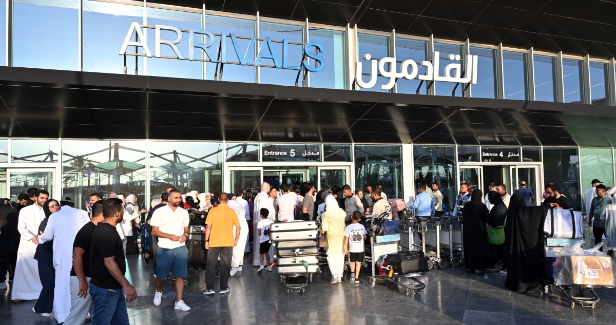 الكويت تُعيد أبناءها العالقين في إيران... إلى ربوع الوطن