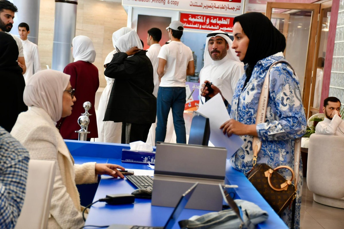 إقبال طلابي واسع على حملة 'وجهني' للإرشاد الجامعي