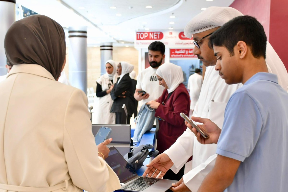 إقبال طلابي واسع على حملة 'وجهني' للإرشاد الجامعي