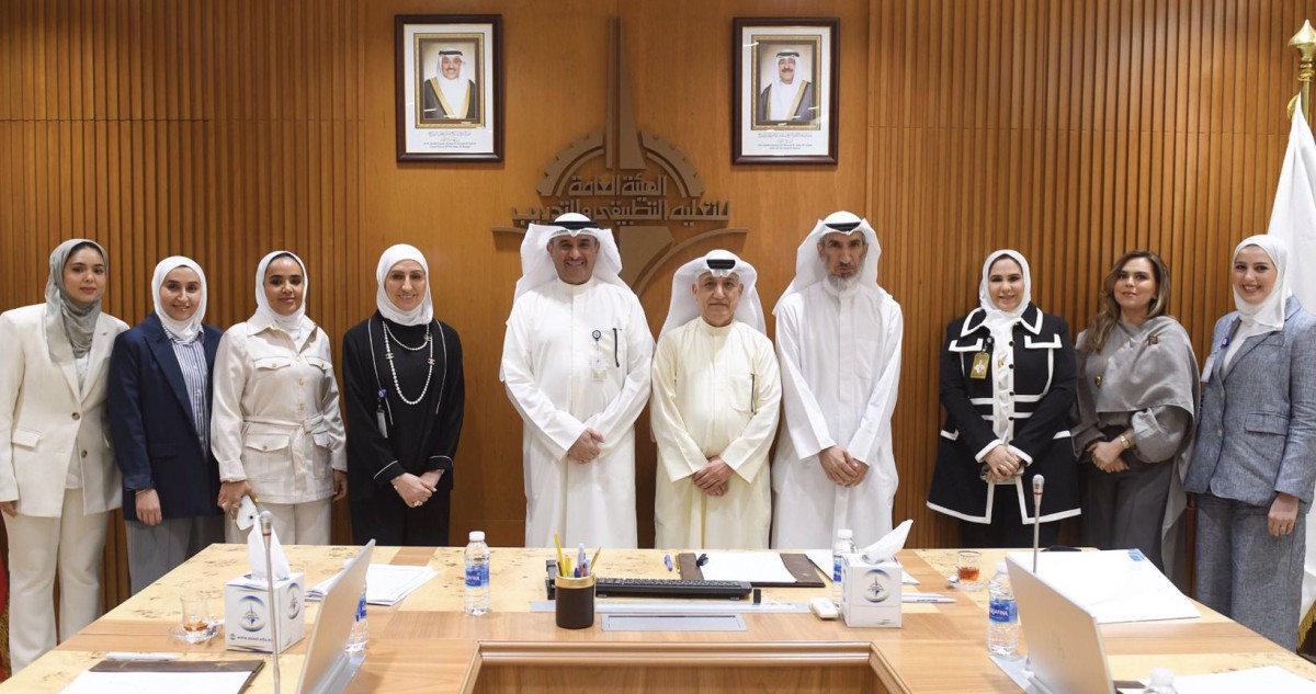 الفجام يعتمد التقرير النهائي لفريق الحوكمة المؤسسية في 'التطبيقي'