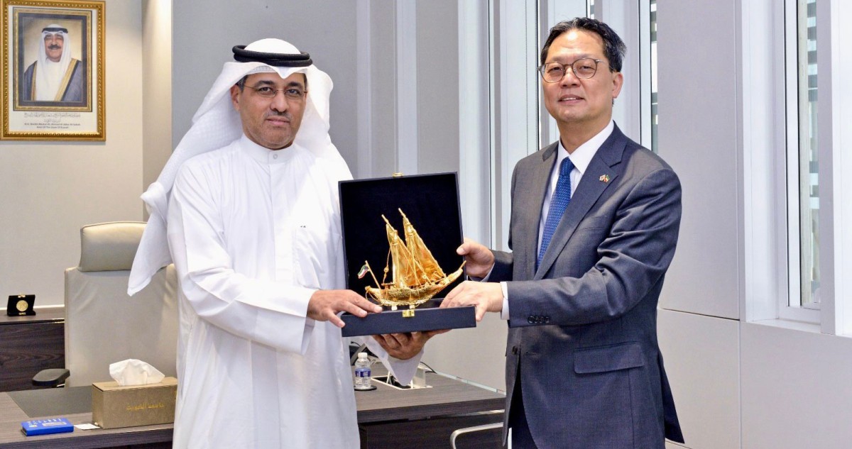 نائب مدير جامعة الكويت للتخطيط بحث  وسفير كوريا الجنوبية التعاون الأكاديمي