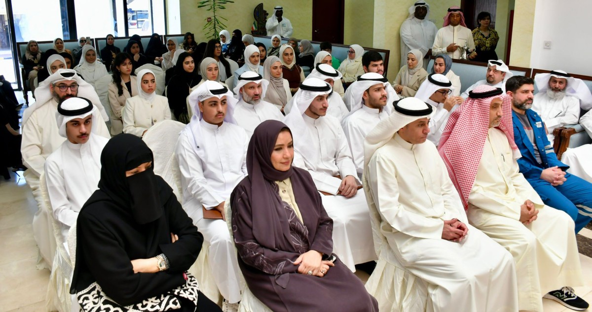 محافظ 'مبارك الكبير' يكرّم الطلبة الفائقين في الثانوية العامة