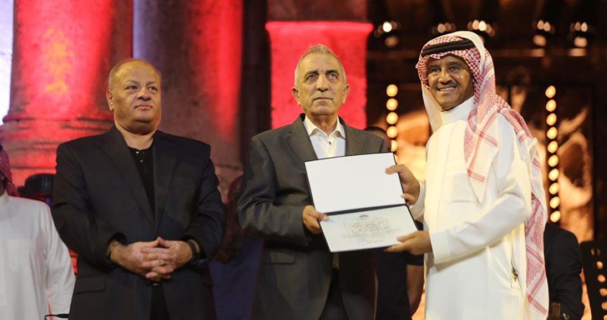 خالد عبدالرحمن في 'جرش' 'ضرب' المنسف الأردني بالخمس!