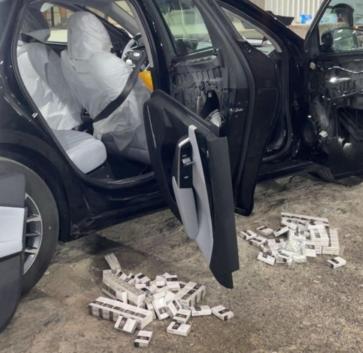 'الجمارك' تحبط تهريب 35 'كرز' سجائر عبر منفذ السالمي