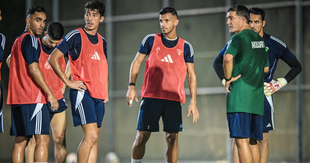 الأزرق يواصل تدريباته للقاء سورية في الدوحة