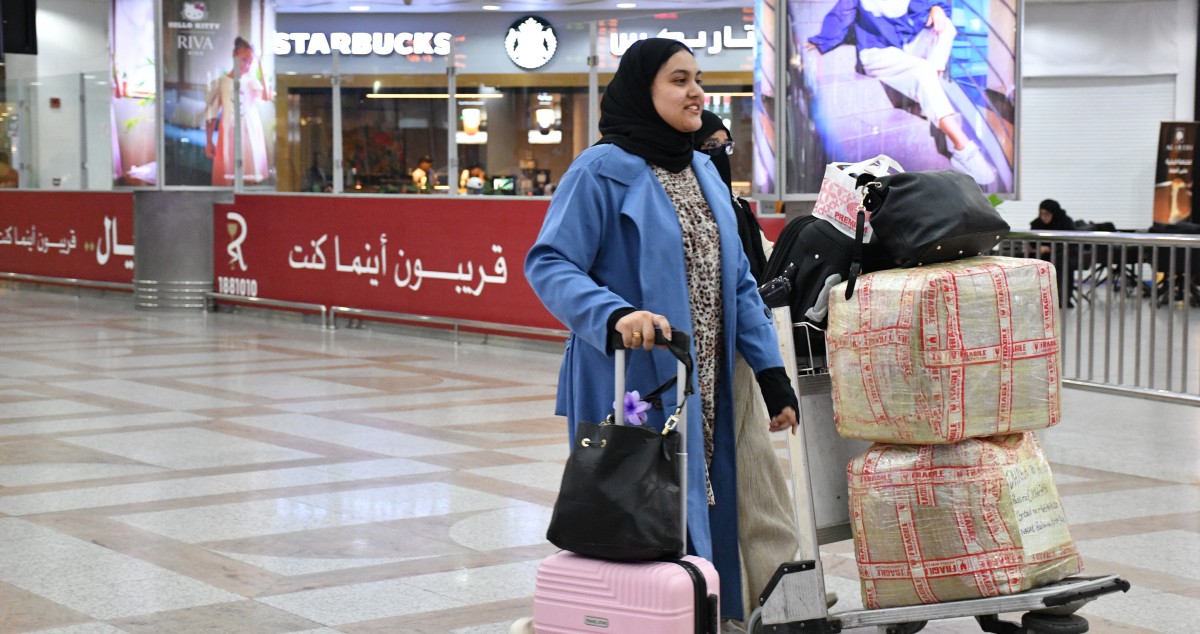 المطار يعج بالعائدين من العطلة الصيفية