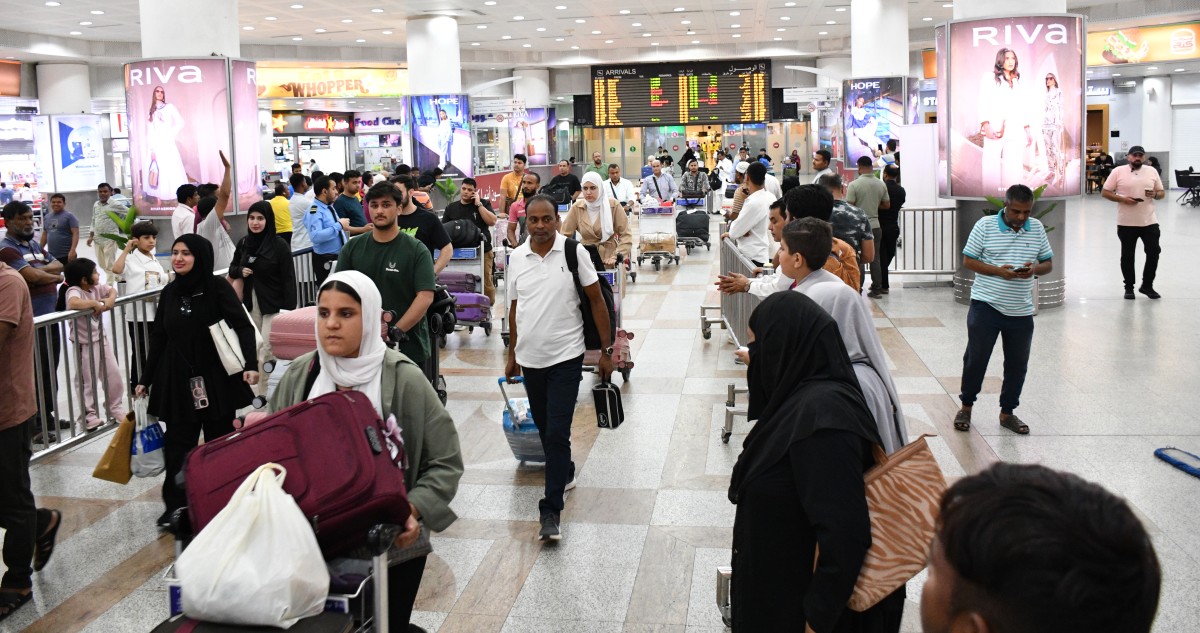 المطار يعج بالعائدين من العطلة الصيفية