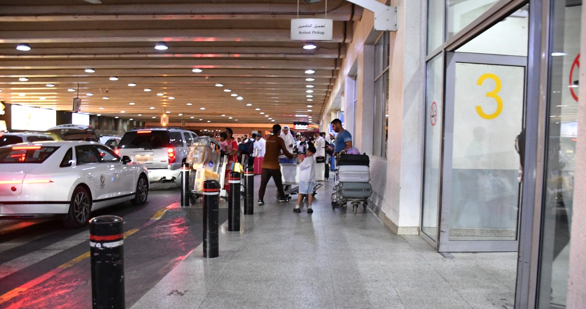 المطار يعج بالعائدين من العطلة الصيفية