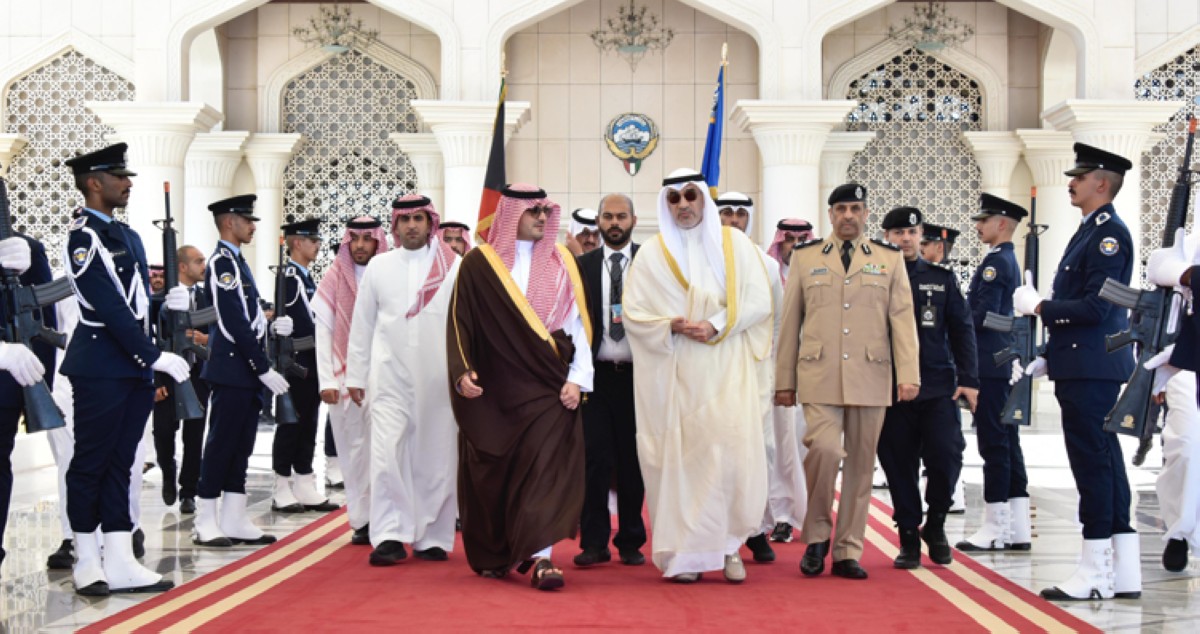 وزير الداخلية السعودي اختتم زيارة ناجحة للبلاد... رسمياً وشعبياً