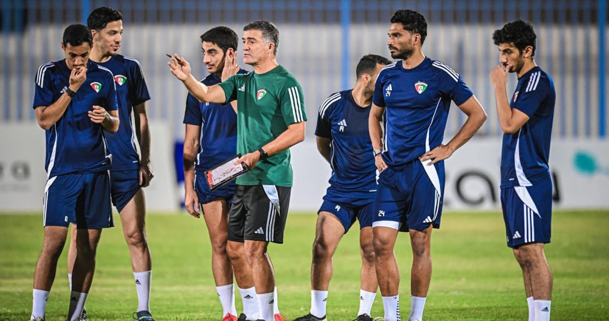 الأزرق يختتم تدريباته محلياً