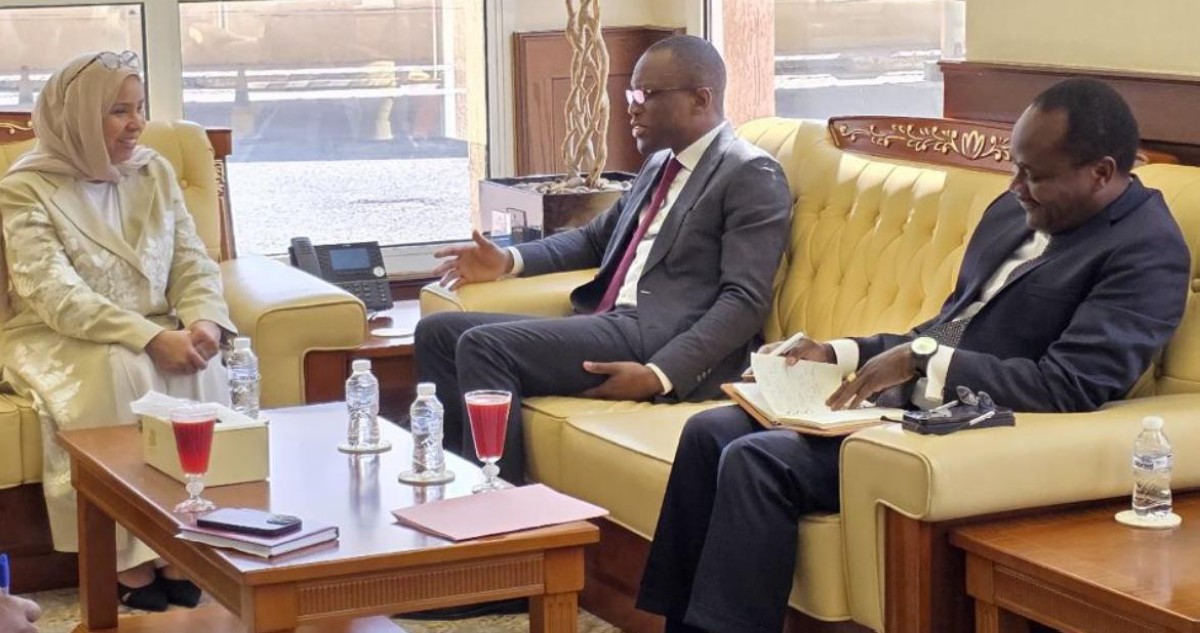 الأمانة العامة للأوقاف تبحث مع وزير خارجية بنين التعاون في مجالات العمل الخيري والتنموي