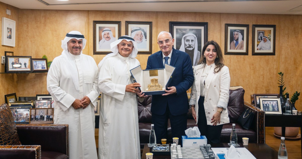 'علي عبدالوهاب' و'كيورا هيلث' تتبرعان بمعدات طبية للبنان
