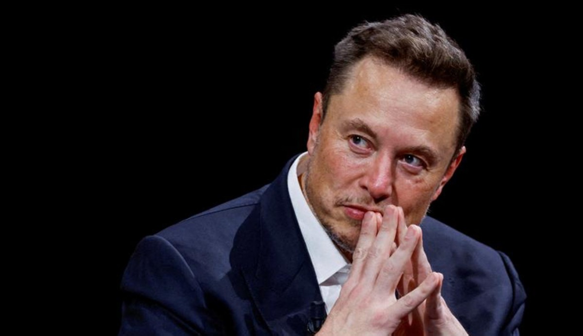 إيلون ماسك: هواتف المستقبل بلا شاشات ولا تطبيقات