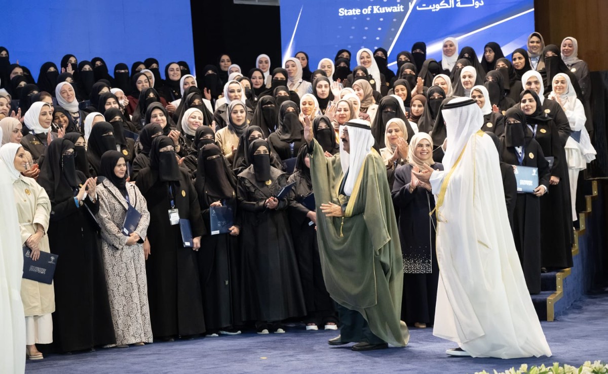 سمو الأمير يكرم كوكبة من المعلمين والمدارس المتميزة بمناسبة اليوم العالمي للمعلم