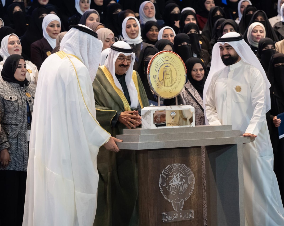 سمو الأمير يكرم كوكبة من المعلمين والمدارس المتميزة بمناسبة اليوم العالمي للمعلم