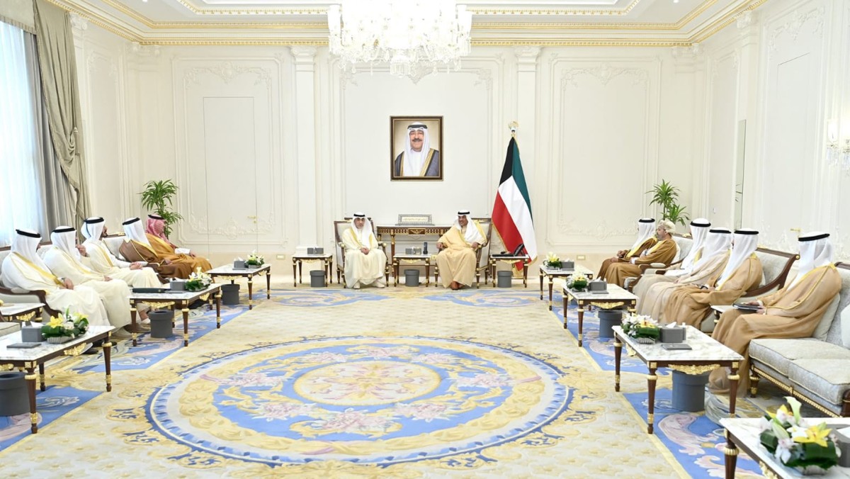 سمو ولي العهد يستقبل النائب الأول ووزراء الداخلية بدول مجلس التعاون