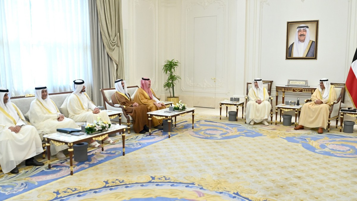 سمو ولي العهد يستقبل النائب الأول ووزراء الداخلية بدول مجلس التعاون