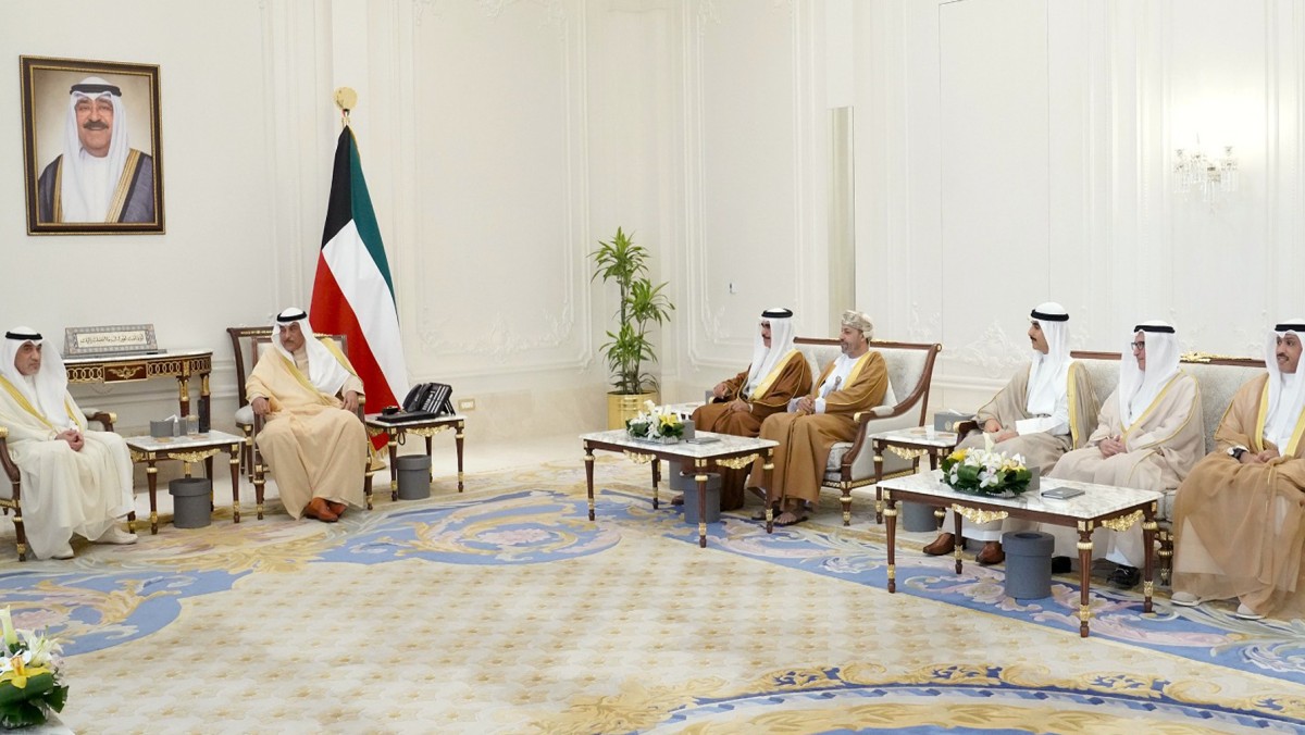 سمو ولي العهد يستقبل النائب الأول ووزراء الداخلية بدول مجلس التعاون