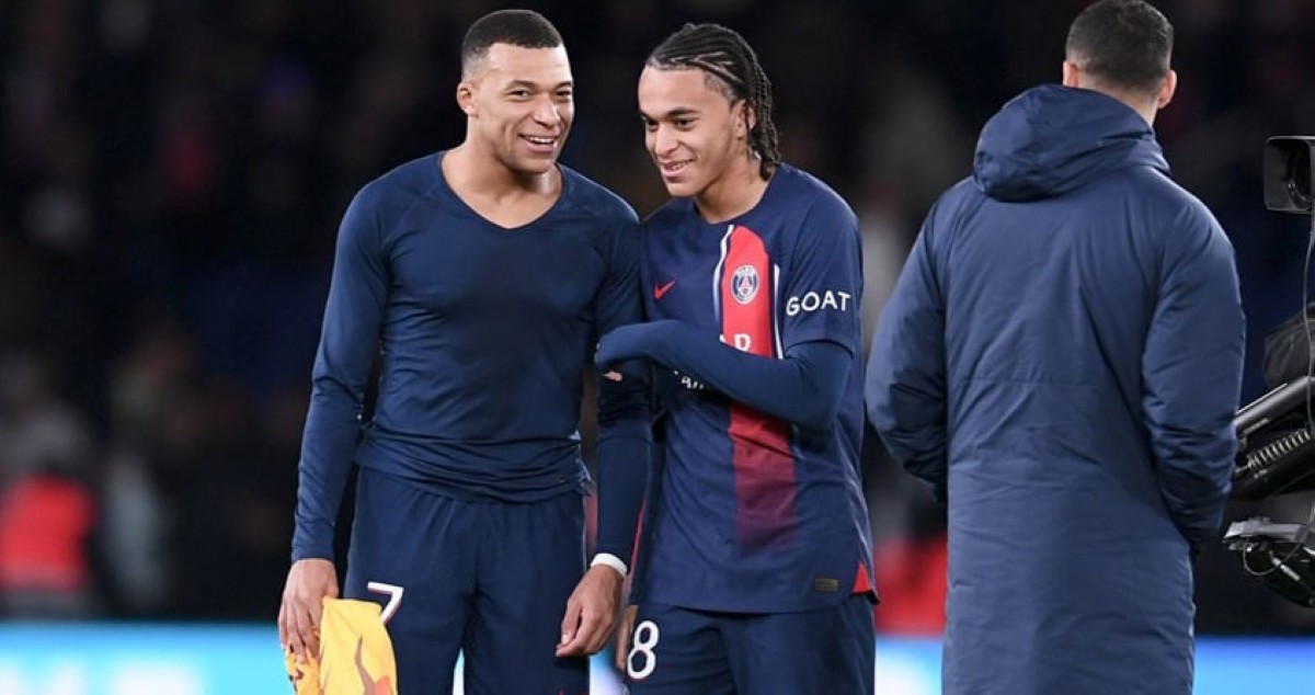 مبابي ينضم إلى منتخب الجزائر