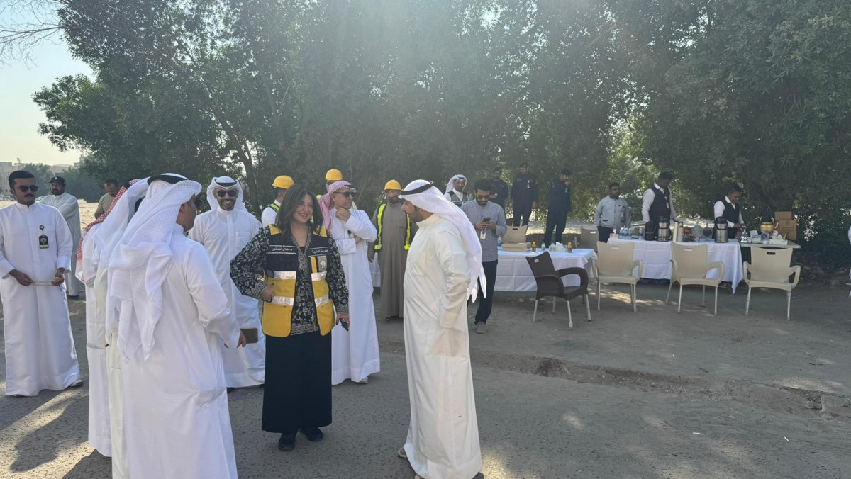 'البلدية' تواصل إزالة المباني المتهالكة في 'الجليب'