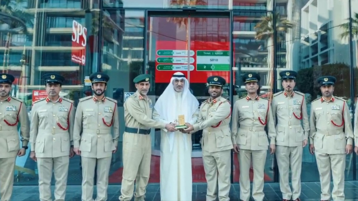 النائب الأول يطلع على الخدمات الأمنية الذكية في شرطة دبي
