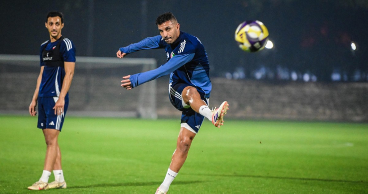 'الأزرق' ومصر... ركلة البداية