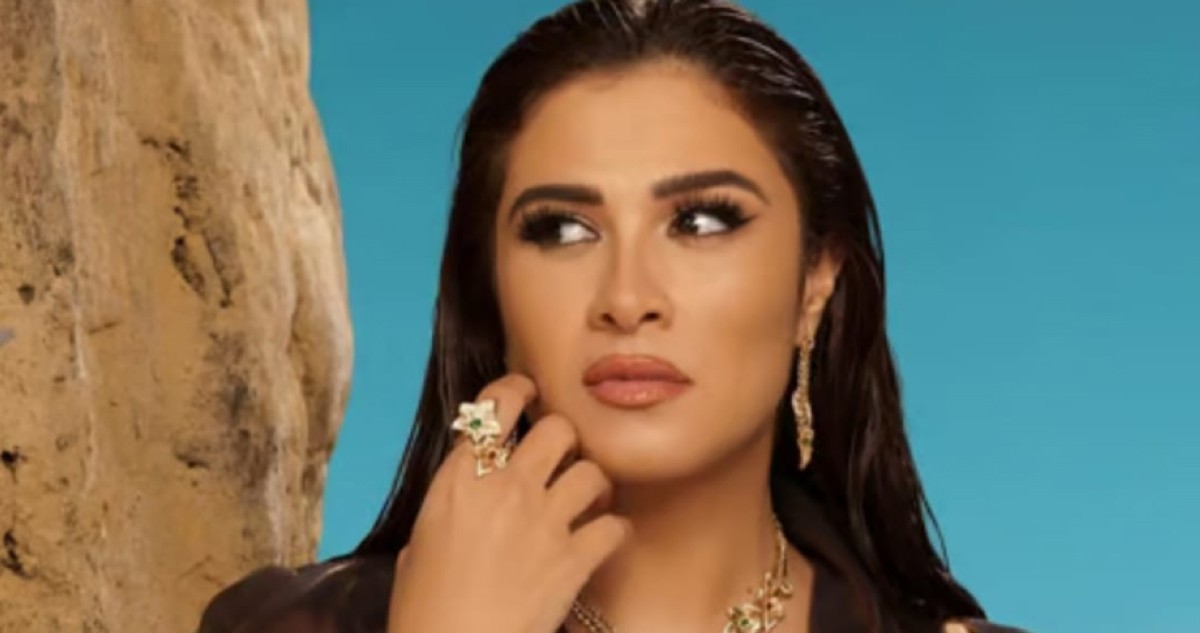 ياسمين عبدالعزيز تحذر السقا:  'خلي بالك من نفسك'