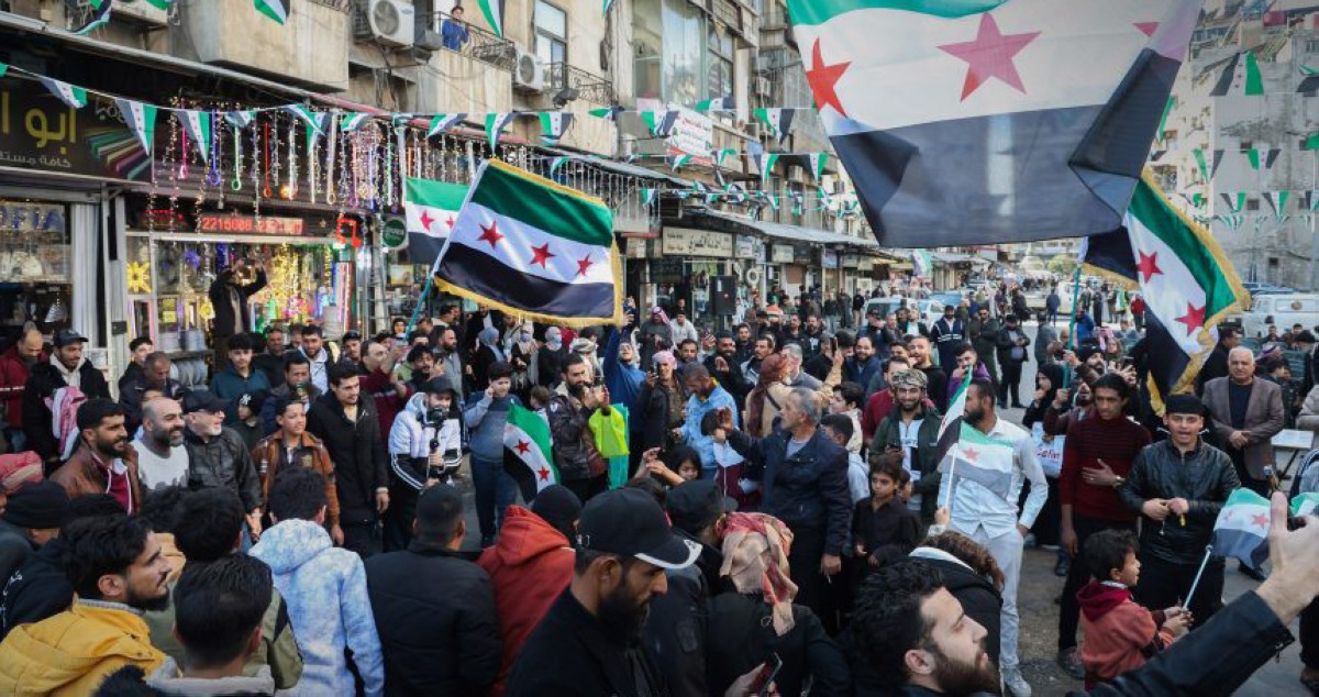 ملايين السوريين يتوافدون إلى الساحات العامة لإحياء الذكرى الأولى للتحرير
